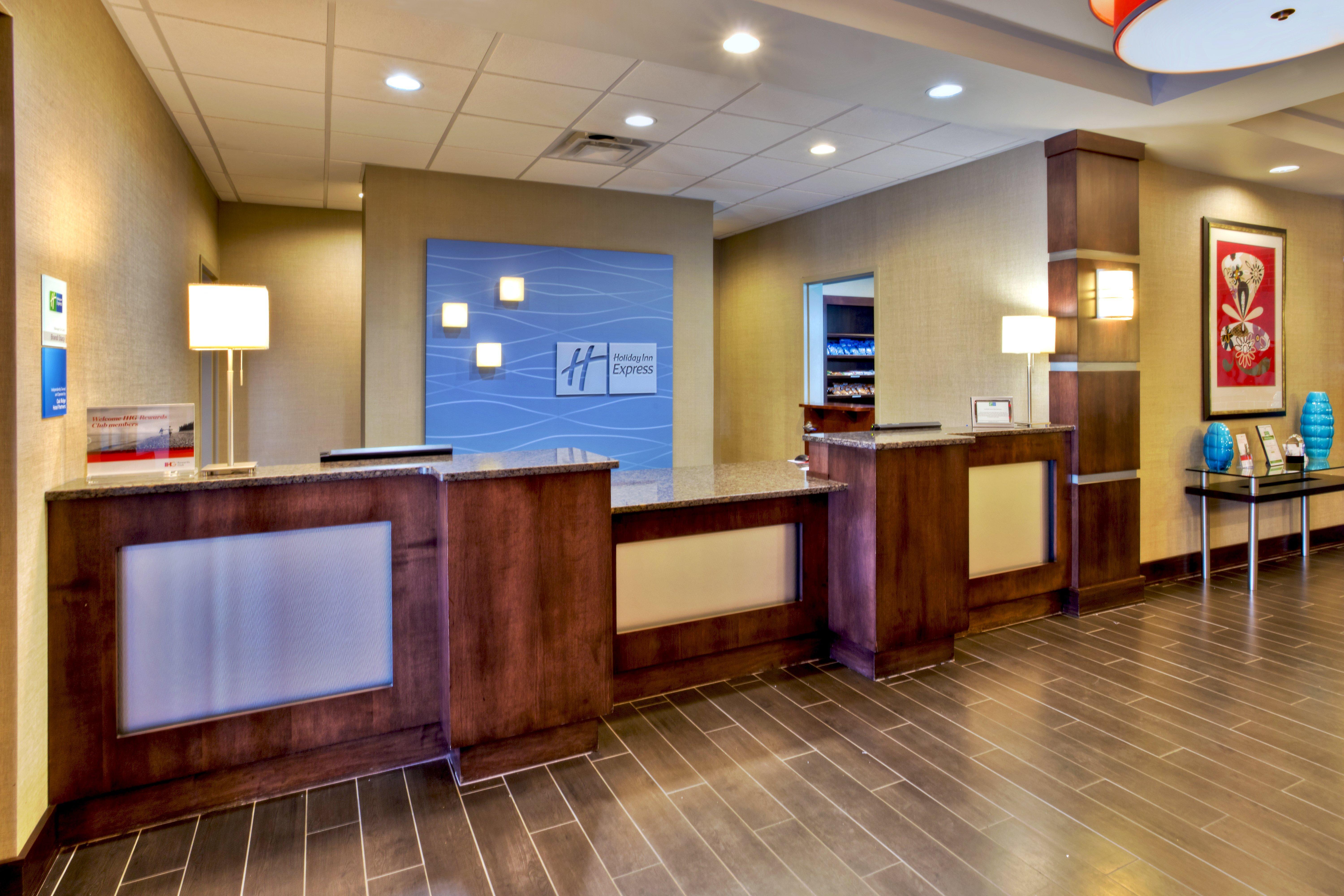 Holiday Inn Express & Suites Oak Ridge By Ihg Exterior photo